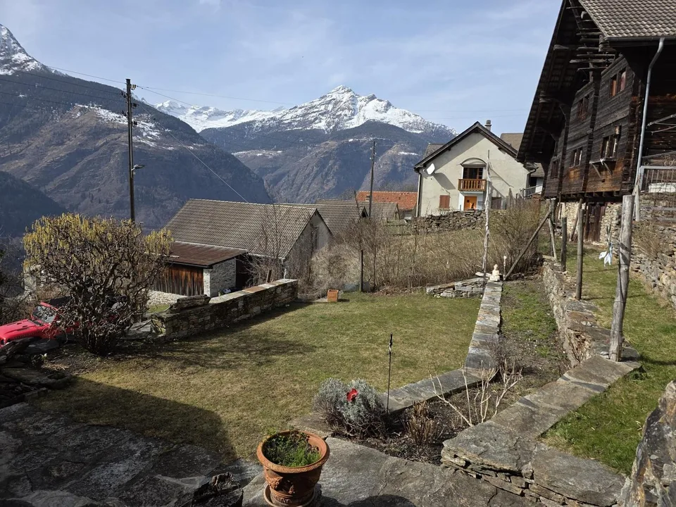 Willkommen in diesem geräumigen und sonnigen Haus mit Garten