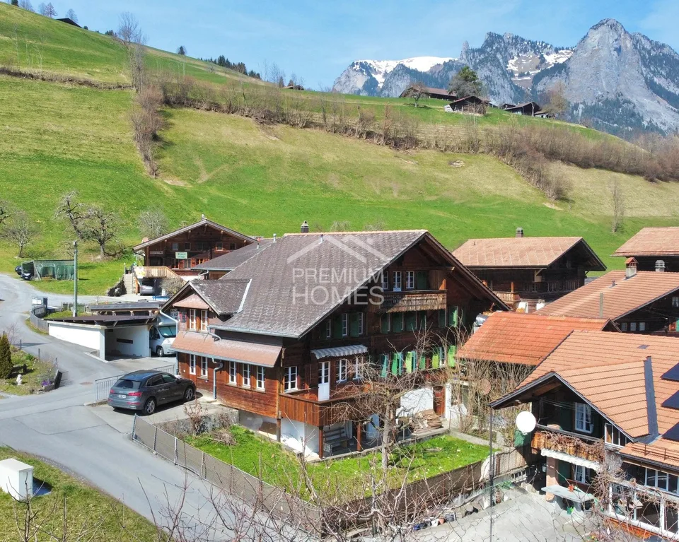 Mehrfamilienhaus mit drei Wohnungen - vermietet und vielseitig nutzbar