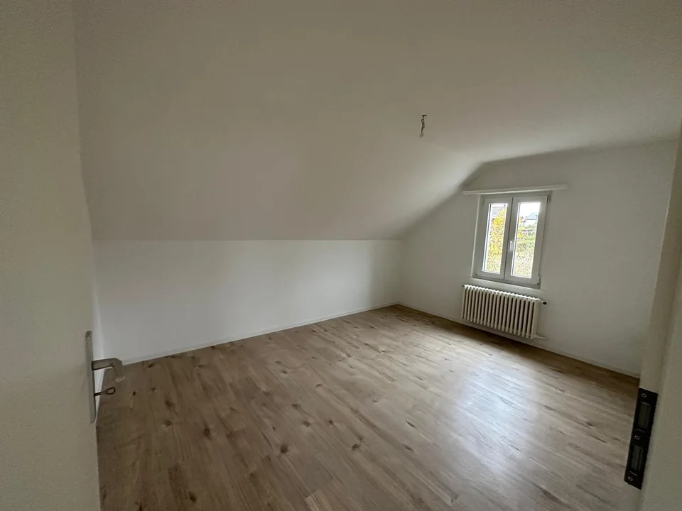Appartamento di 3 camere ristrutturato con bella vista a Langendorf – foto 7 di 9