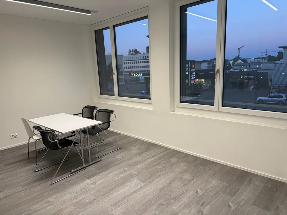 Spazio ufficio/commerciale moderno, completamente sviluppato, in posizione ottimale