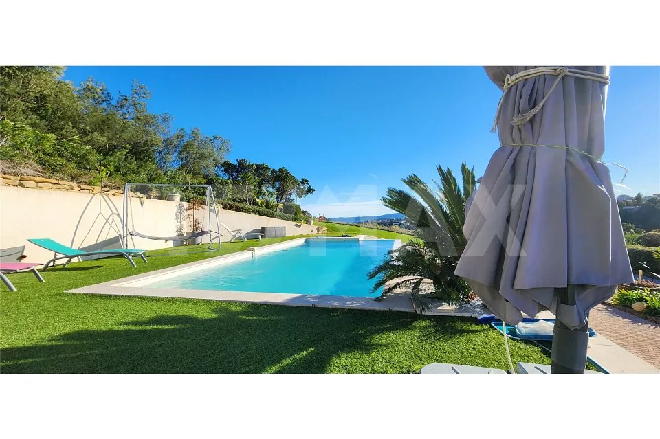 Villa attraente di 6 camere nel verde con vista mare e piscina a Les Issambres Côte d'Azur