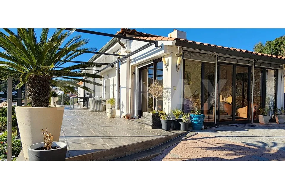 Villa attraente di 6 camere nel verde con vista mare e piscina a Les Issambres Côte d'Azur