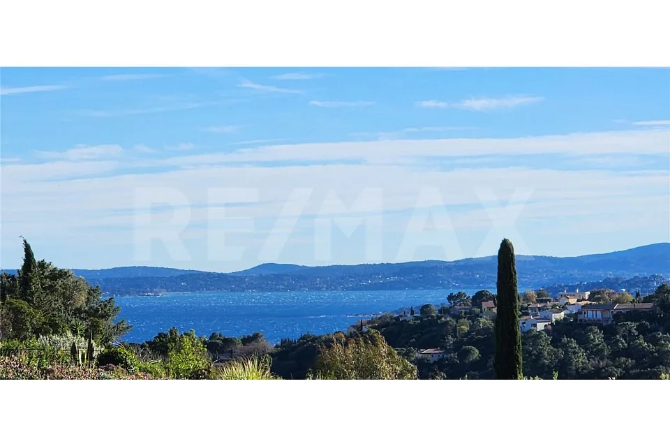 Villa attraente di 6 camere nel verde con vista mare e piscina a Les Issambres Côte d'Azur