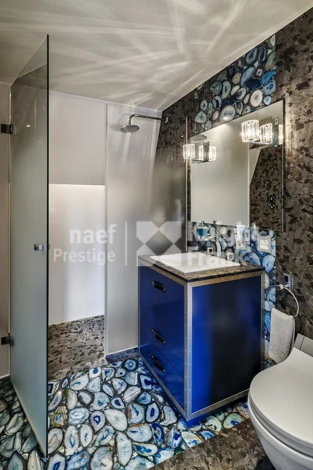 Einzigartig! 8,5-Zimmer-Dachgeschosswohnung mit außergewöhnlichem Blick zum Verkauf im Herzen von Montreux – Foto 12 von 13