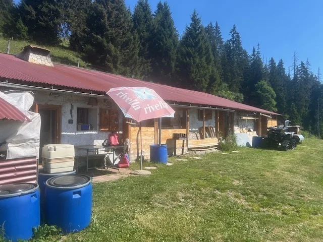 Chalet bergerie au calme à la montagne. Confort rustique. Unique !