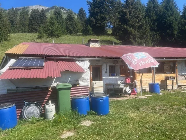 Chalet bergerie au calme à la montagne. Confort rustique. Unique !