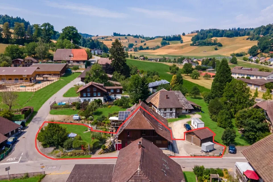 Grosses, renoviertes Haus mit Baulandreserve und sehr vielen Nutzungsmöglichkeiten