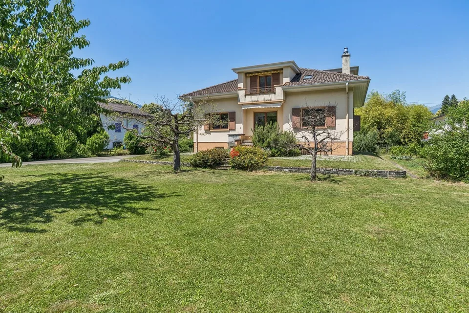 Tra lago e montagna, villa di 2 alloggi