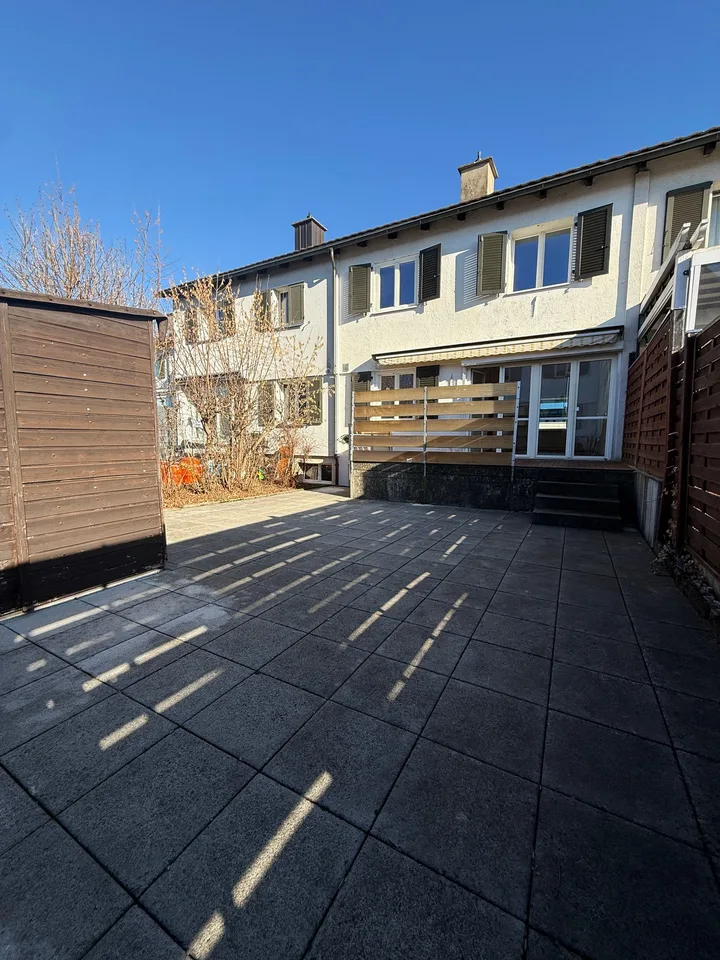 5.5-Zimmer Reiheneinfamilienhaus an guter Lage zu verkaufen.