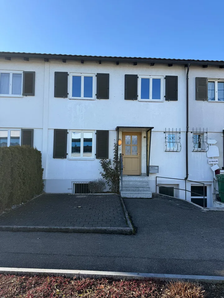 5.5-room row house for sale in a good location.