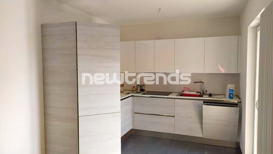 Rancate, 3.5 locali 2 piano con balcone e servizi nelle vicinanze