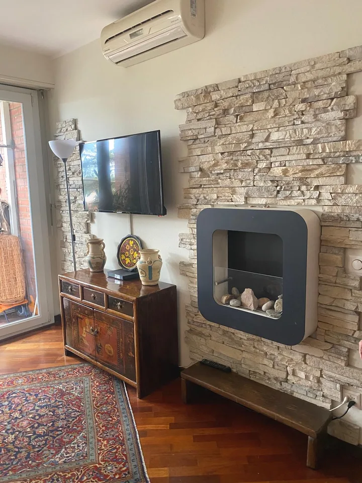 Comfortable 4-room apartment with partial lake view