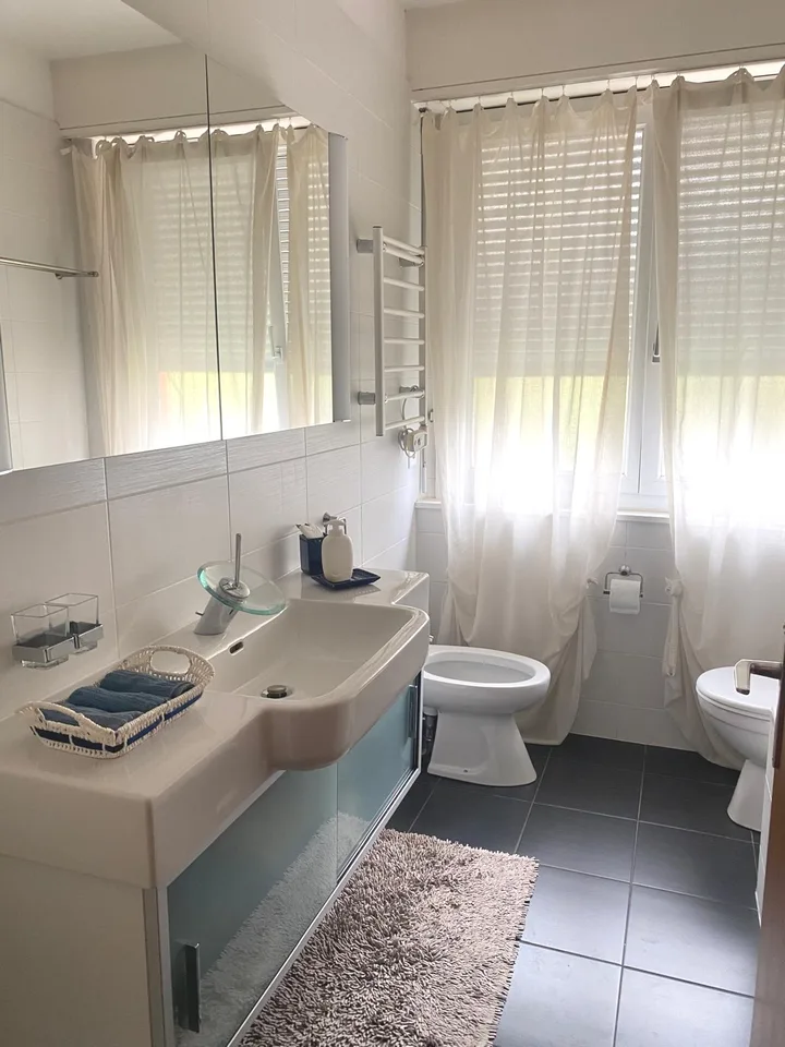 Komfortables 4-Zimmer-Apartment mit teilweisem Seeblick – Foto 13 von 19