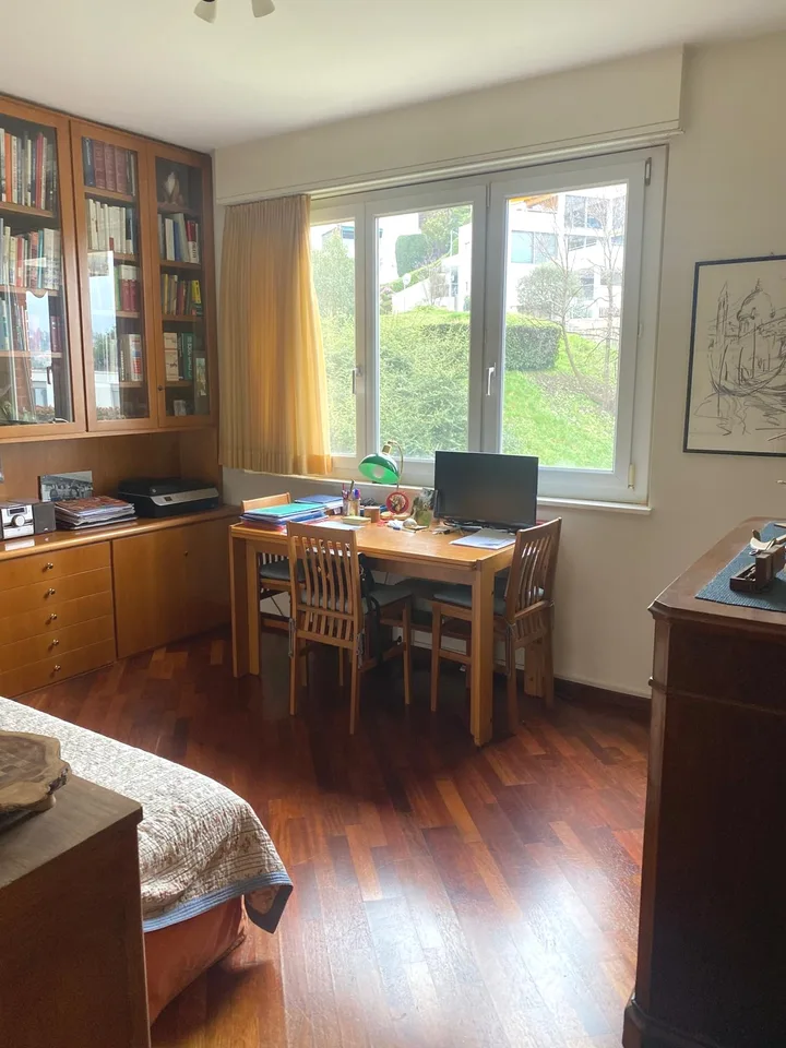 Komfortables 4-Zimmer-Apartment mit teilweisem Seeblick – Foto 6 von 19