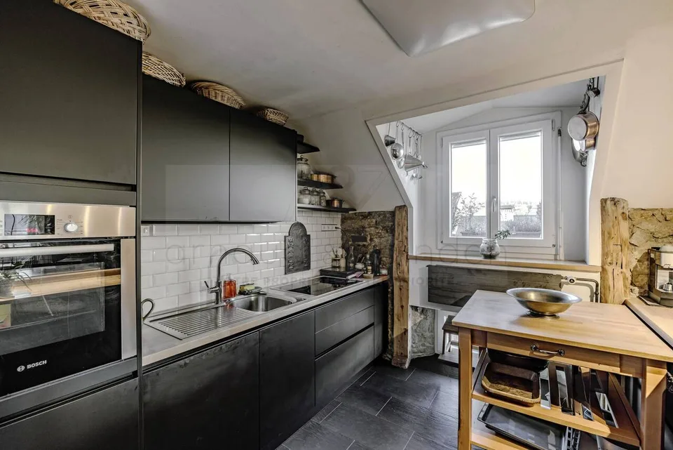 Kunst des Lebens in diesem außergewöhnlichen Duplex mit Loftcharakter