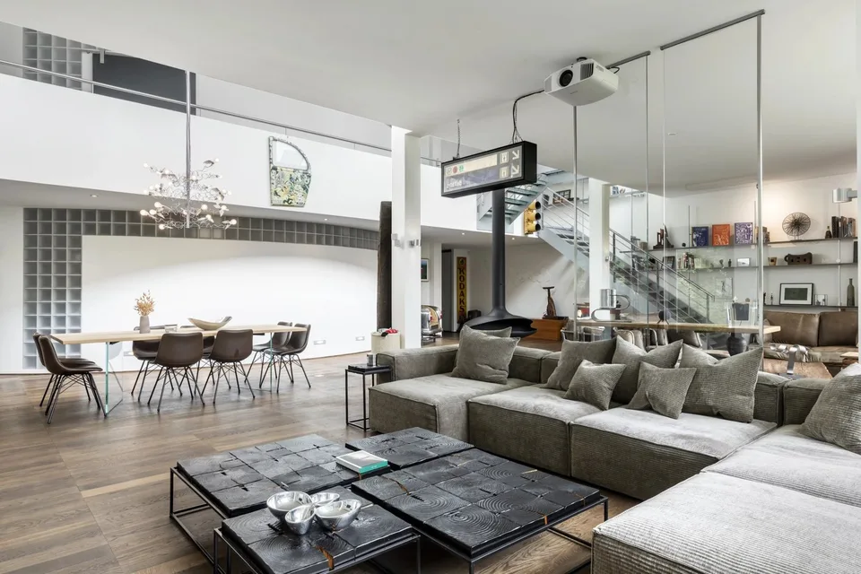 Wohnung von 338 m2 mit 4 Zimmern, Troinex