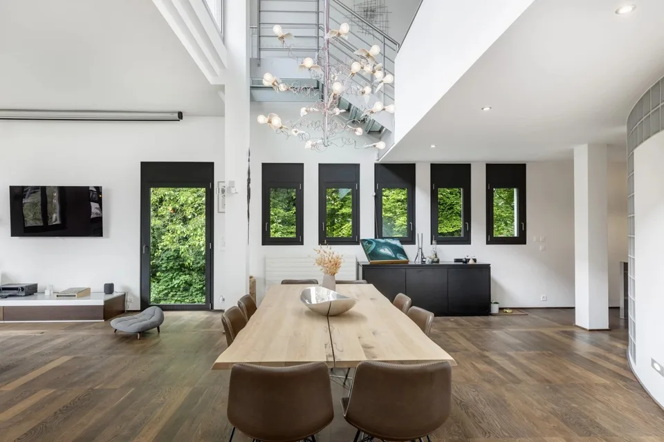Wohnung von 338 m2 mit 4 Zimmern, Troinex