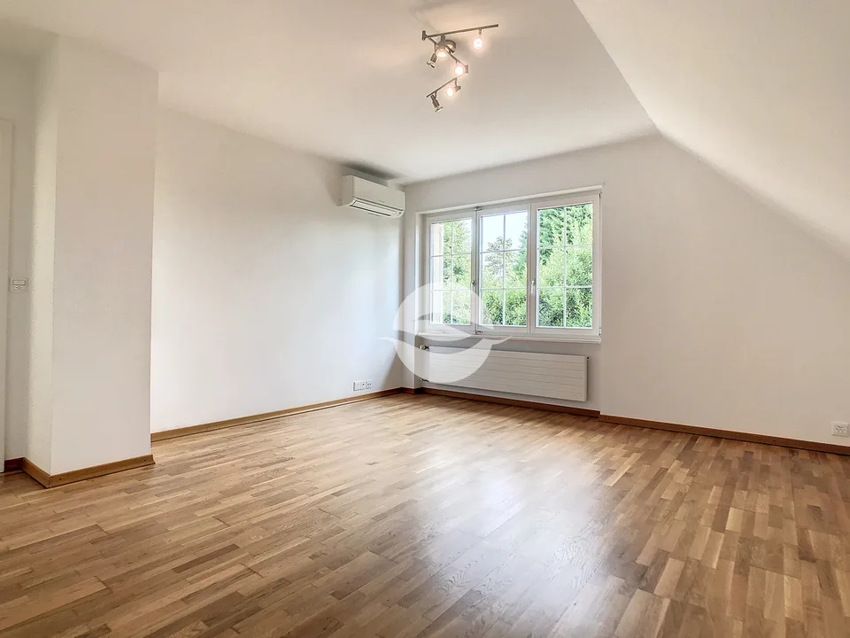 Superbe villa avec piscine, jardin et garage