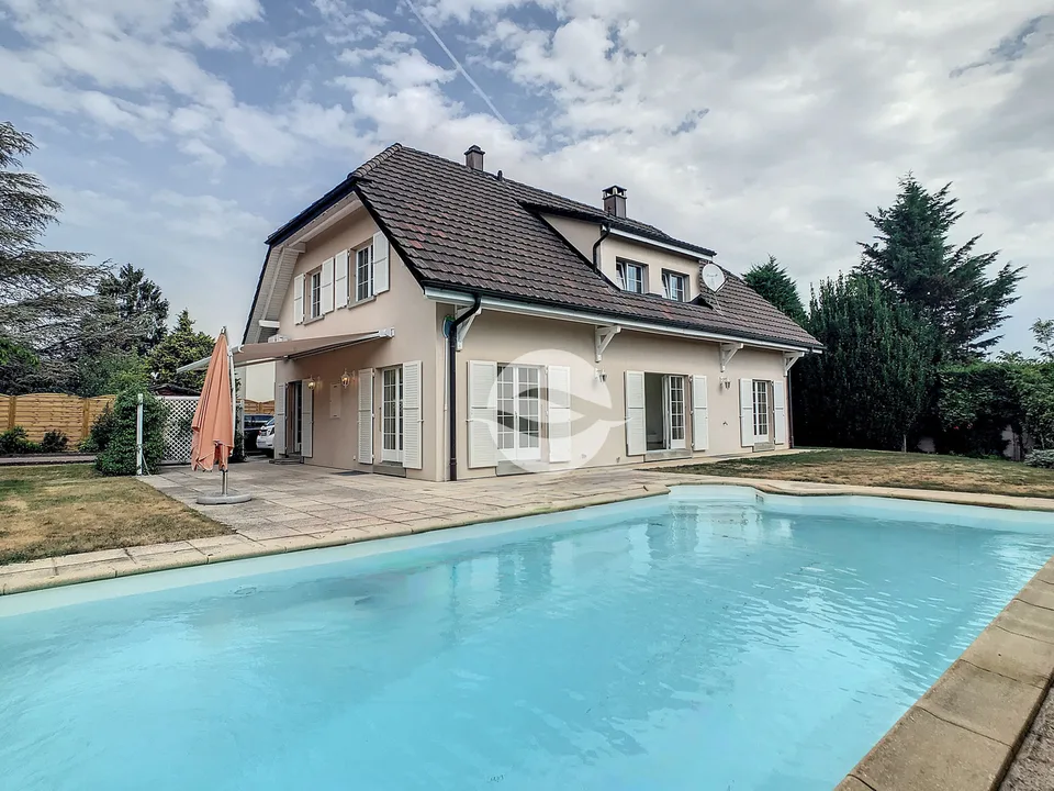 Superbe villa avec piscine, jardin et garage