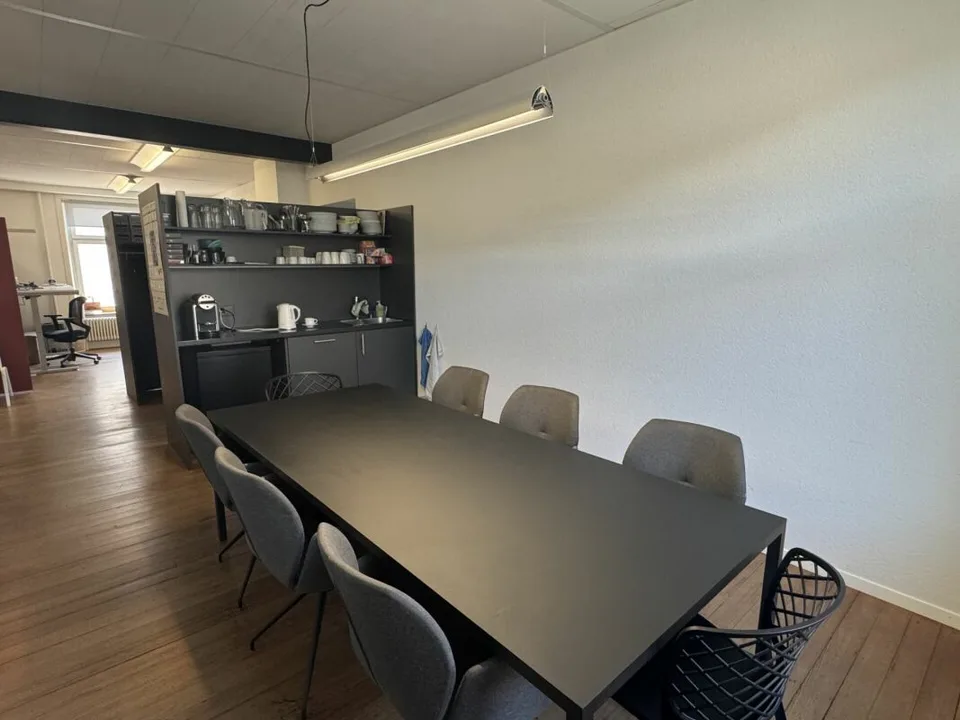 Gewerbe-, Praxis-, Büro-, und Ladenflächen zu vermieten