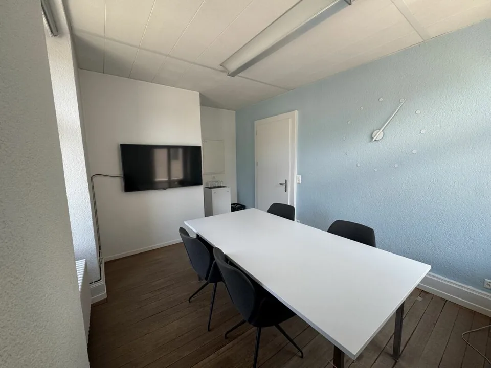 Gewerbe-, Praxis-, Büro-, und Ladenflächen zu vermieten