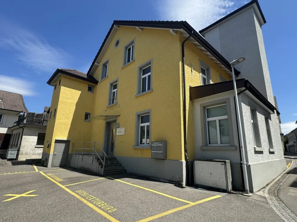 Gewerbe-, Praxis-, Büro-, und Ladenflächen zu vermieten