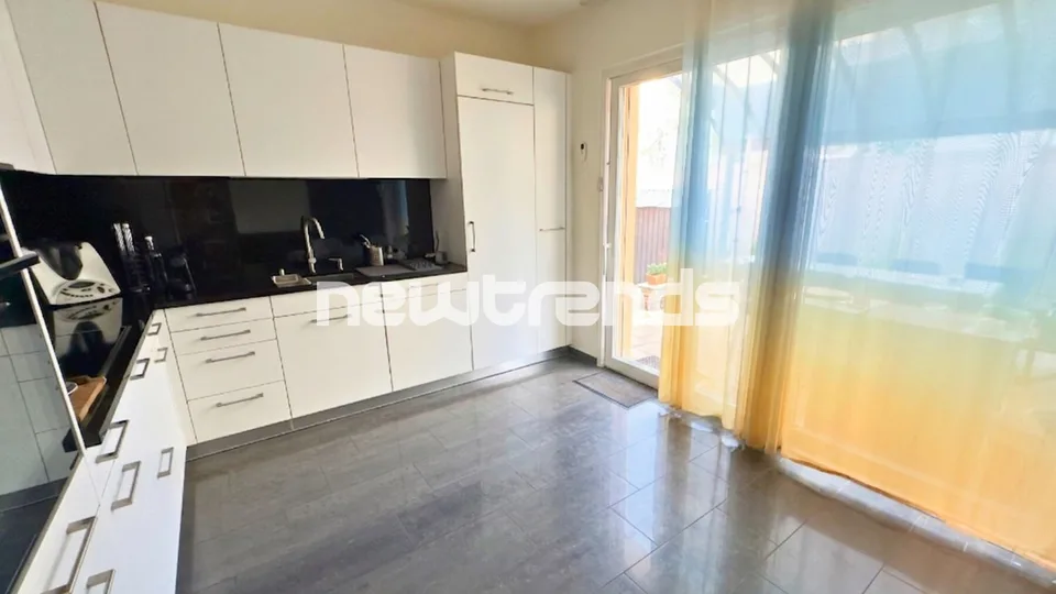 CASA BIFAMILIARE CON 2 APPARTAMENTI INDIPENDENTI DI 10 LOCALI – foto 7 di 13
