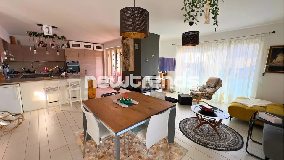 CASA BIFAMILIARE CON 2 APPARTAMENTI INDIPENDENTI DI 10 LOCALI