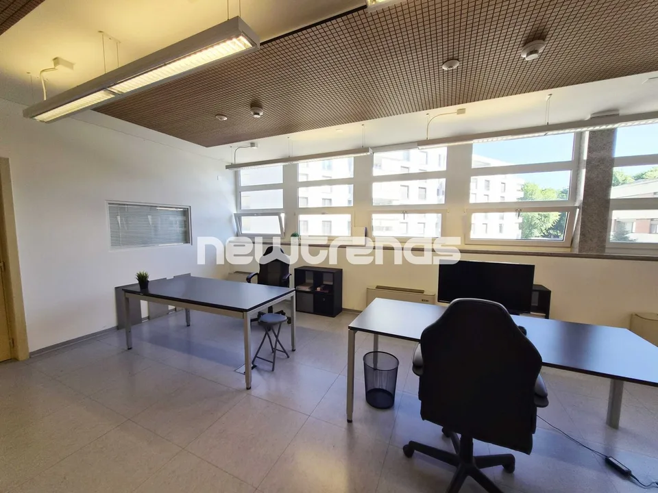 Agno: großes teilweise eingerichtetes Büro von 230 m² zu vermieten, Verfügbarkeit im