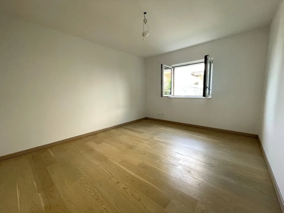 APPARTAMENTO 3.5 LOCALI CON AMPIA TERRAZZA E VISTA APERTA – foto 10 di 13