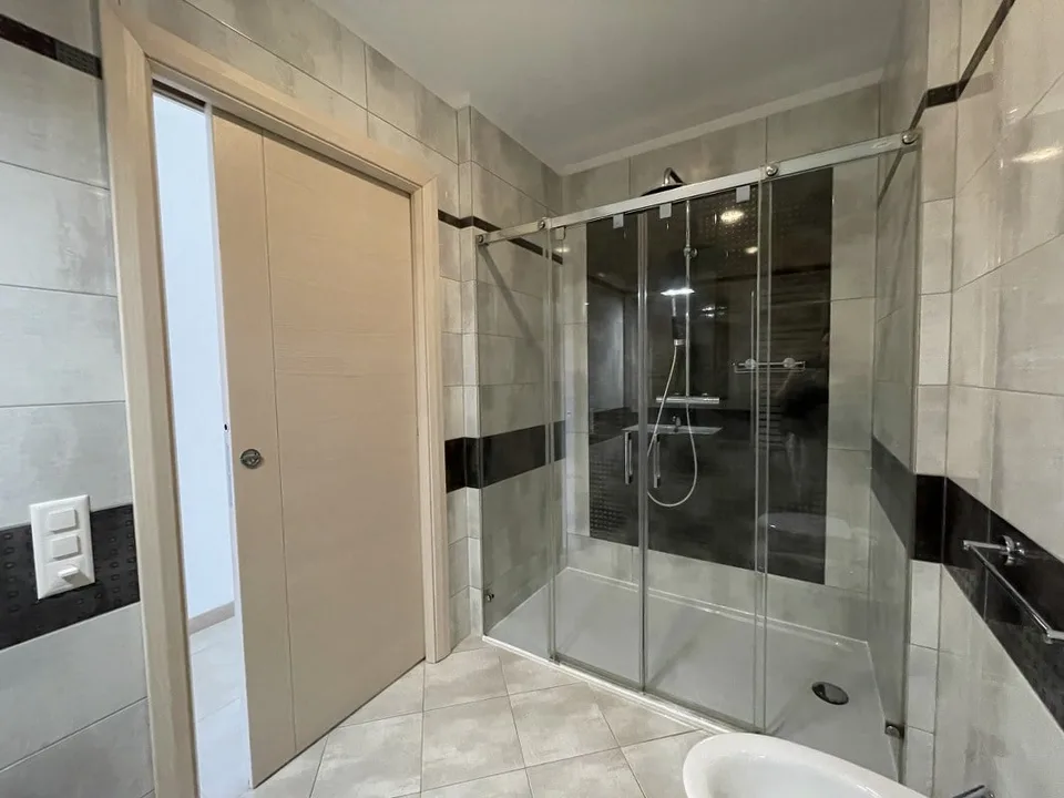APPARTAMENTO 3.5 LOCALI CON AMPIA TERRAZZA E VISTA APERTA – foto 9 di 13