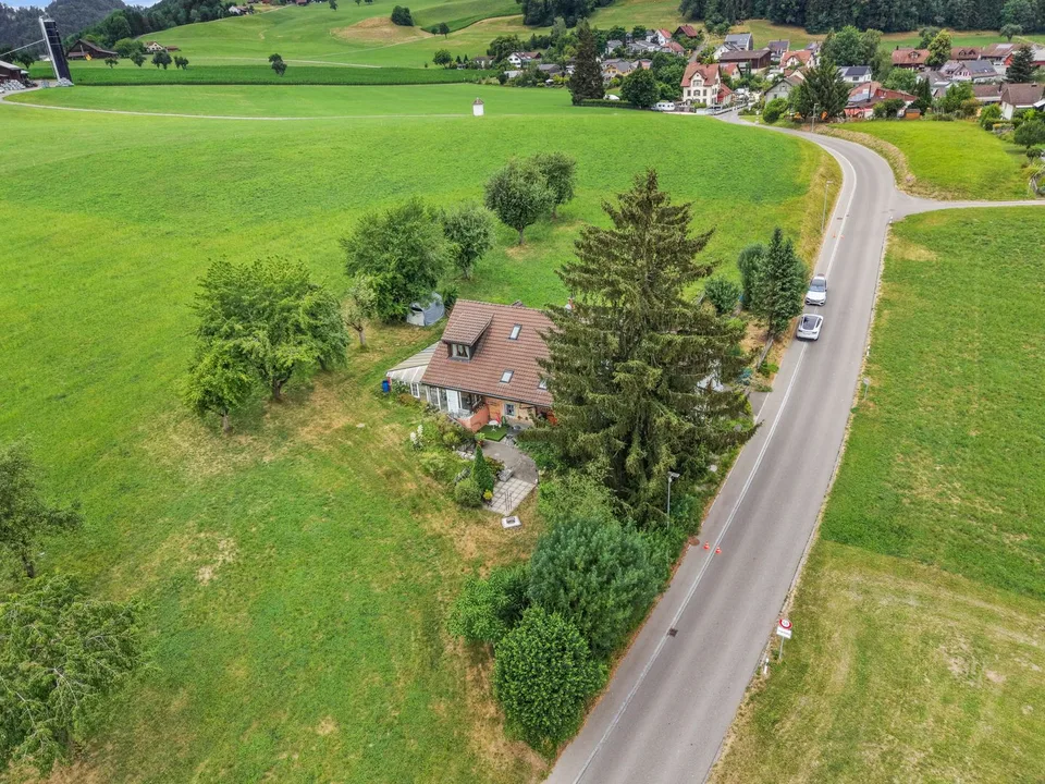 Maison de ferme charmante avec deux unités d'habitation dans un emplacement idyllique à Oberwangen (Dussnang)