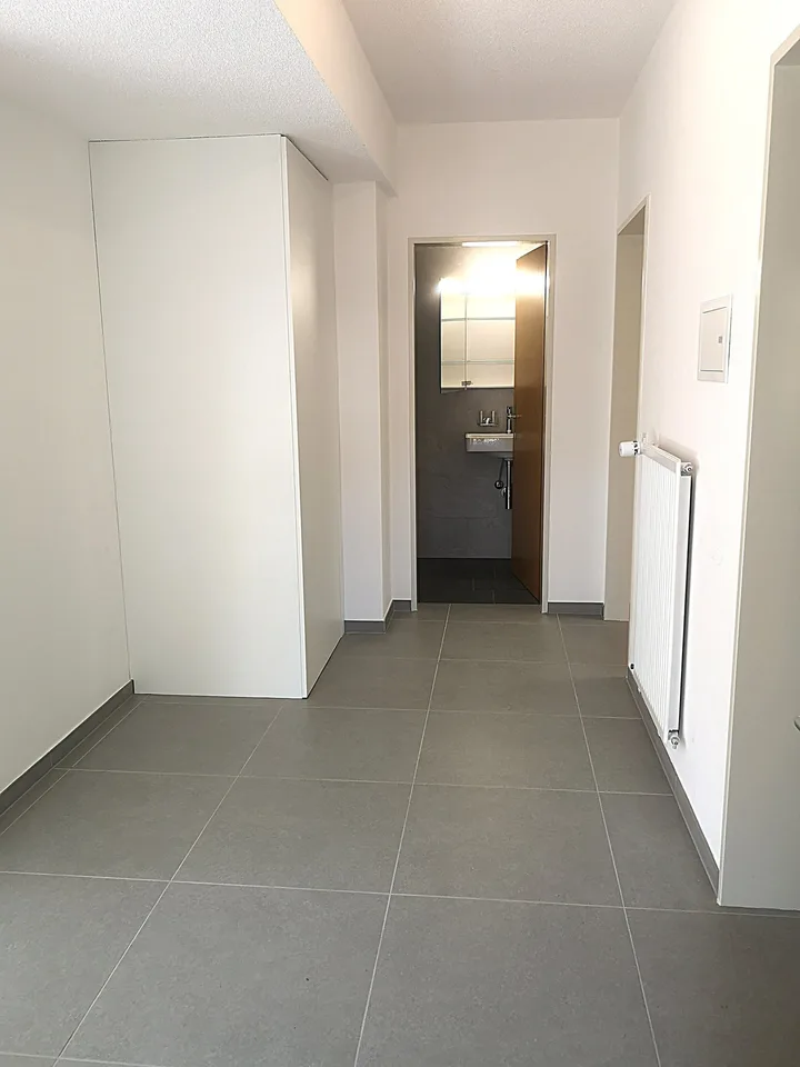In vendita a Moutier un appartamento con terrazza, completamente ristrutturato nel 2024
