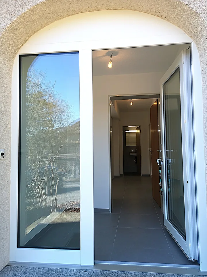 In vendita a Moutier un appartamento con terrazza, completamente ristrutturato nel 2024
