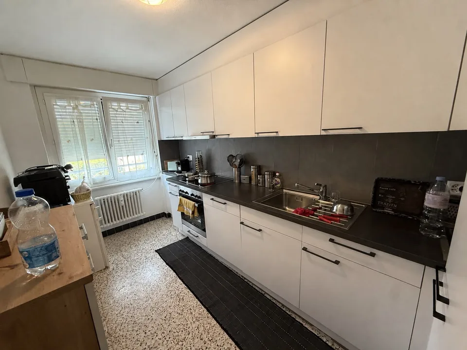 Charmant appartement de 2 pièces avec balcon à Cressier