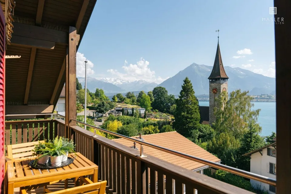 Casa a 2 famiglie con vista fantastica sul lago di Thun e le montagne