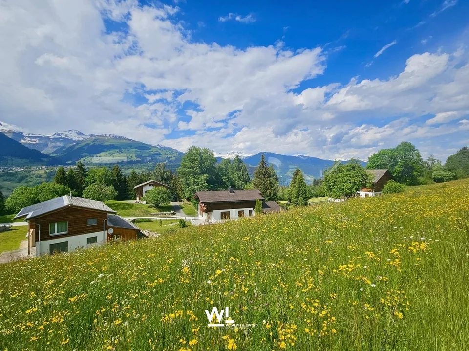 820 m² di terreno edificabile soleggiato con panorama montano a Obersaxen Mundaun