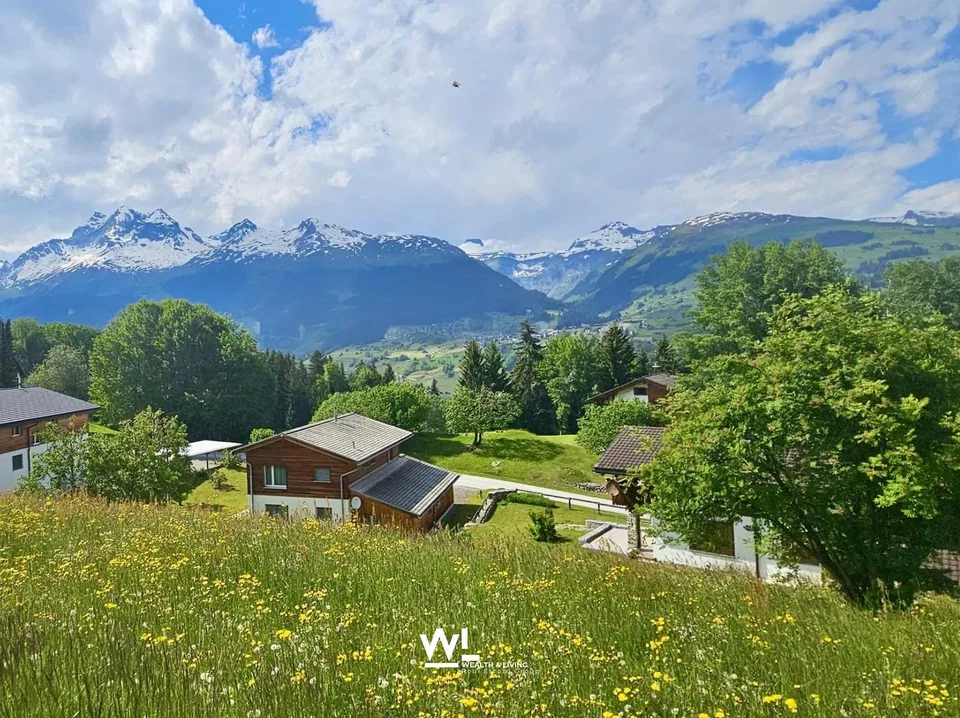 820 m² sonniges Bauland mit Bergpanorama in Obersaxen Mundaun