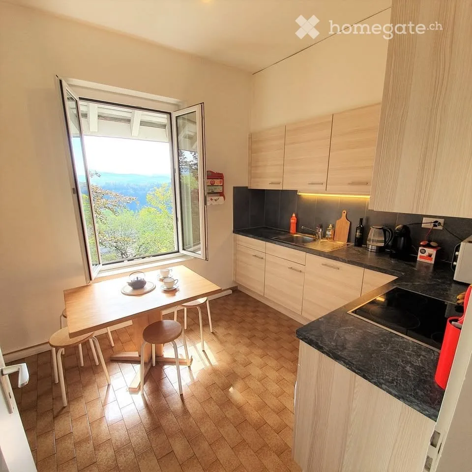 Chambre dans une maison avec balcon et jardin !