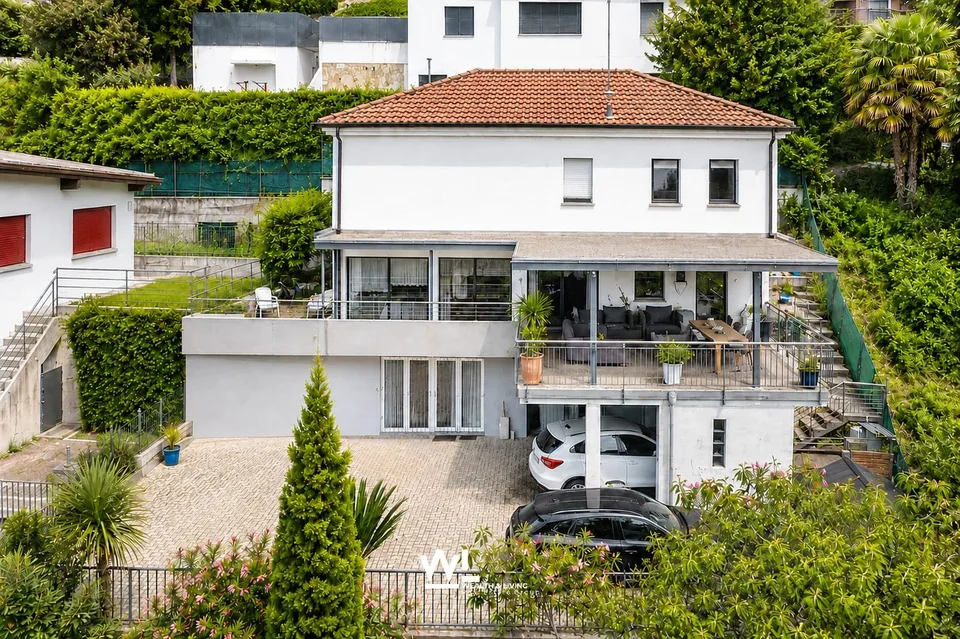 Grosszügiges 5.5-Zi. Einfamilienhaus mit Weitsicht, Terrassen und Garten in Vacallo zu verkaufen