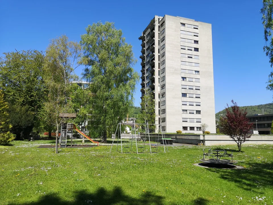 In vendita a Delémont: appartamento 3.5 locali, con garage privato, vista sulla città