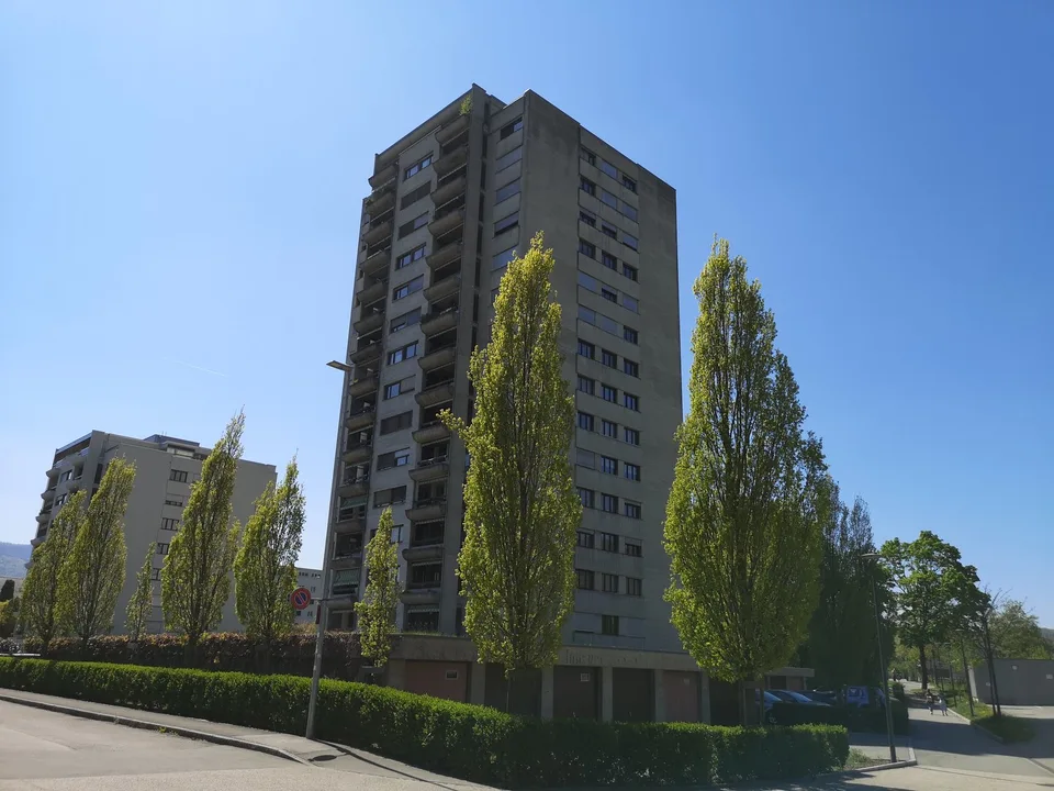 In vendita a Delémont: appartamento 3.5 locali, con garage privato, vista sulla città