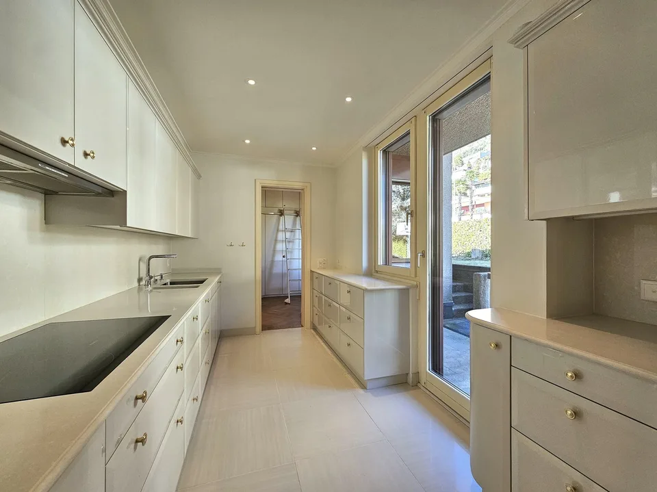 Ruvigliana: Luxuriöse 5.5-Zimmer-Wohnung mit bezauberndem Seeblick, privatem Garten und Terrassen – Foto 20 von 21