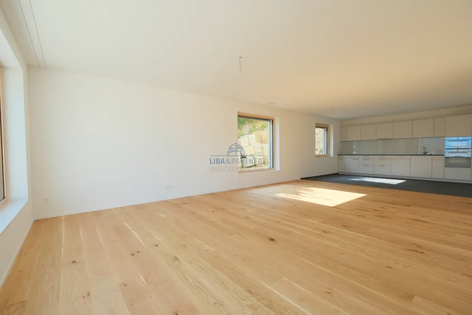 Attraktive 3.5-Zimmer-Terrassenwohnung in ruhiger Hanglage mit Rheinblick