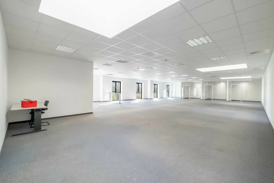 Spazi ufficio attraenti da 250 m2 - luminosi, moderni e centrali