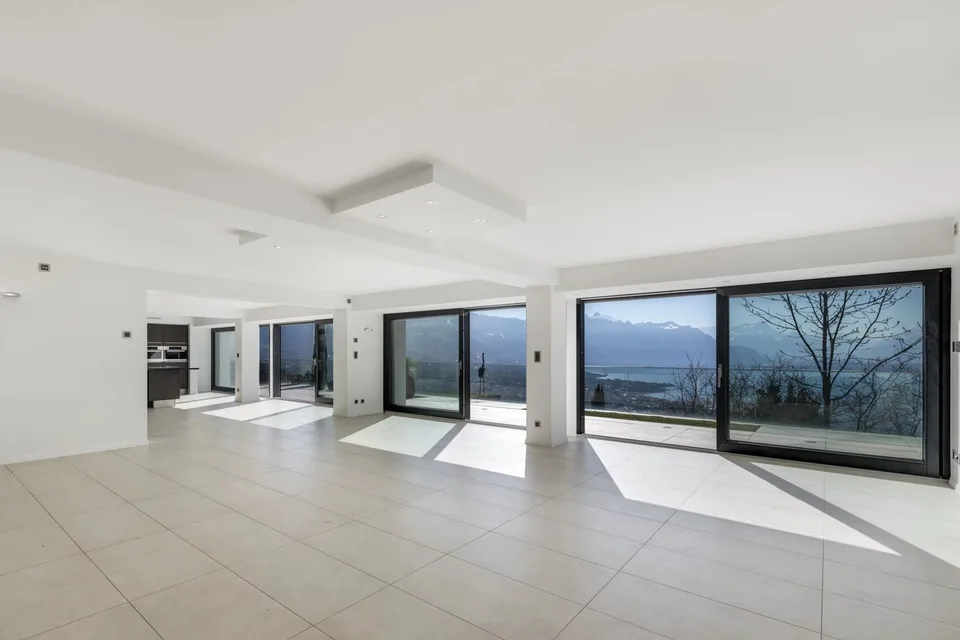 Propriété lumineuse avec piscine et vue panoramique