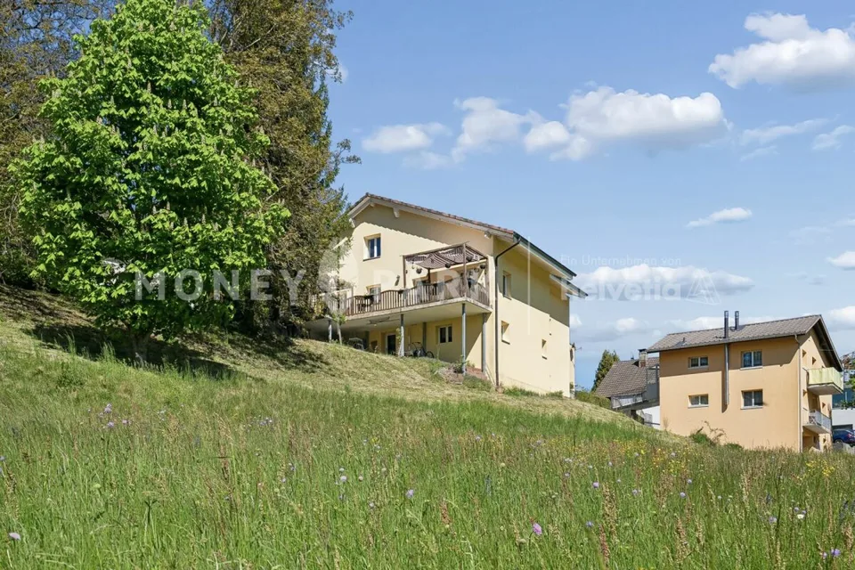 Terreno edificabile con proprietà esistente di alta qualità. Un'opportunità rara.