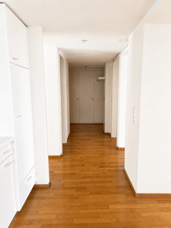 Charmant appartement 3 pièces avec balcon à Glarus – disponible immédiatement !