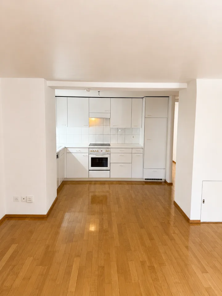 Charmant appartement 3 pièces avec balcon à Glarus – disponible immédiatement !