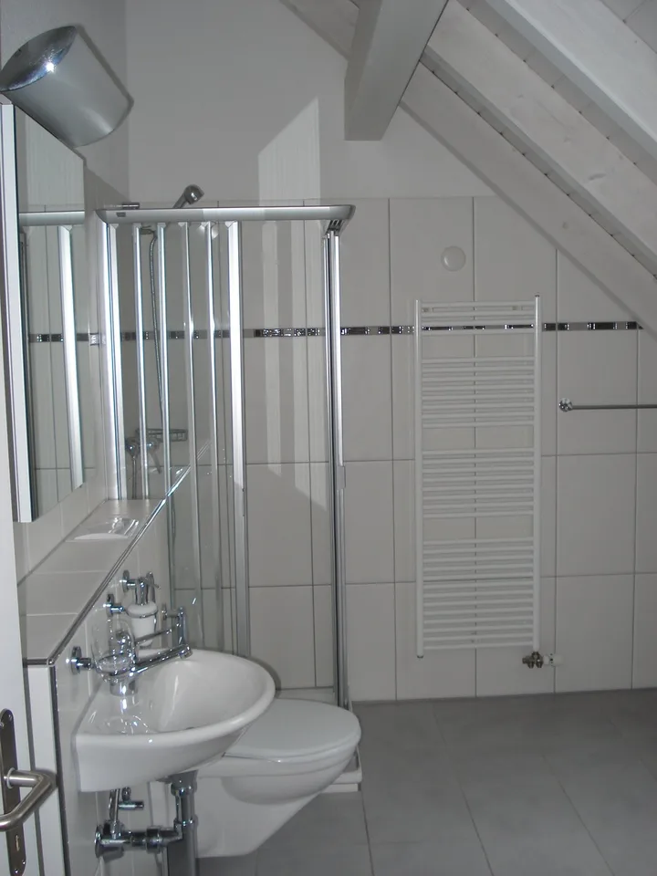 Grosszügige 6.5-Zimmer-Wohnung mit Balkon und Garage in Rümlang
